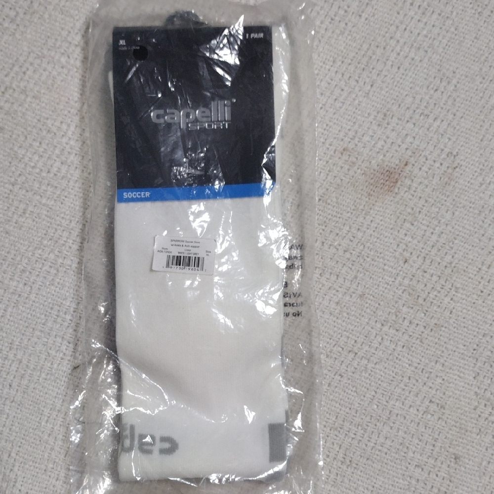 NWT Capelli Sport White Soccer Socks Size XL Youth 9-13